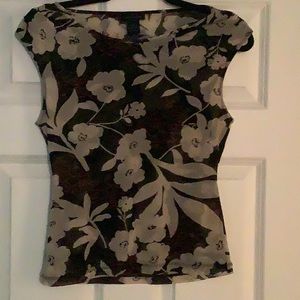 Sleeveless blouse. Great piece to add to your wardrobe!